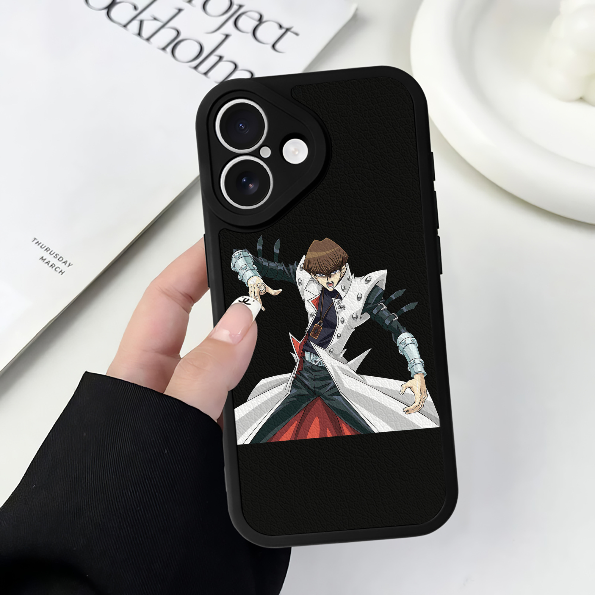 （画像用） 遊☆戯☆王 Yu-Gi-Oh! 【iPhone 16シリーズ対応】シリコンスマホケース（レザー調） 材質：シリコン